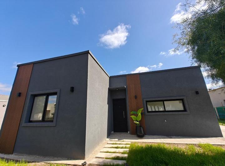 Casa · 115m² · 4 Ambientes · 2 Cocheras