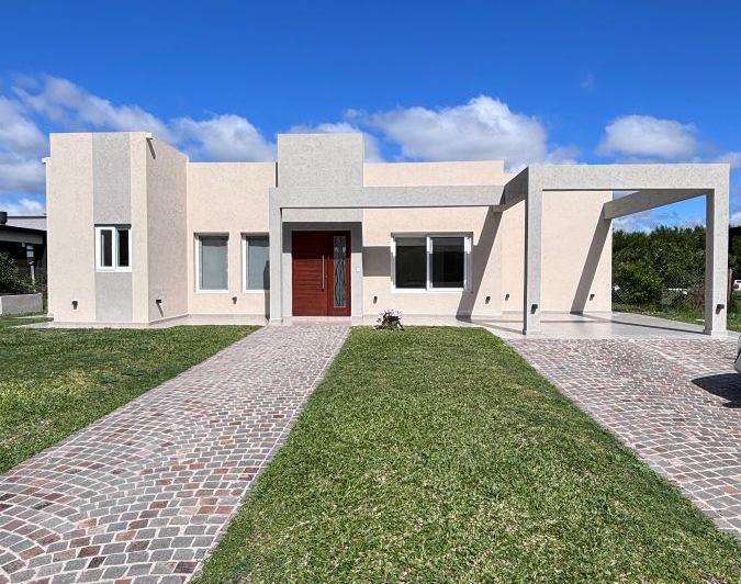 Casa · 121m² · 4 Ambientes · 1 Cochera