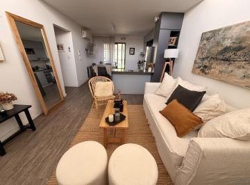 Casa · 82m² · 4 Ambientes · 2 Cocheras · Duplex en Venta en Prados de Manantiales. 2 Dorm.. Pileta