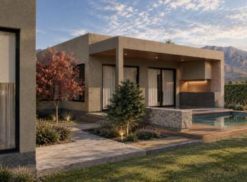 Casa de 6 ambientes, El Challao · Casa a La Venta en Barrio Mendoza Norte
