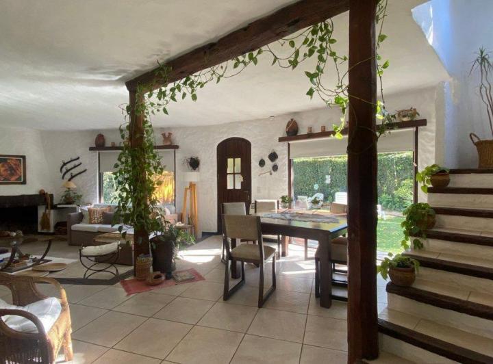 Casa · 190m² · 4 Ambientes · 1 Cochera