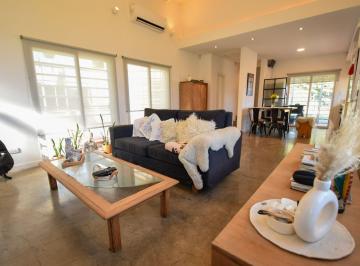 Casa · 208m² · 3 Ambientes · Venta 2 Casas 3 Amb + Quincho y Pileta|acantilados