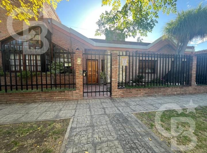 Casa · 177m² · 4 Ambientes · 2 Cocheras
