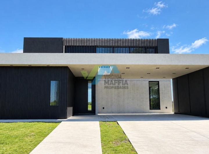 Casa · 330m² · 5 Ambientes · 2 Cocheras