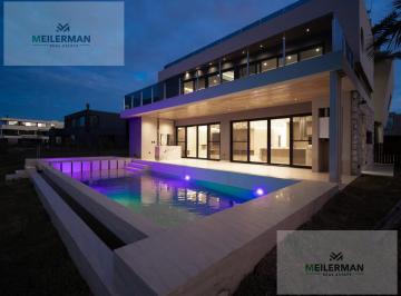 Casa · 584m² · 9 Ambientes · 2 Cocheras · Casa a Estrenar en Venta Barrio El Yacht Nordelta