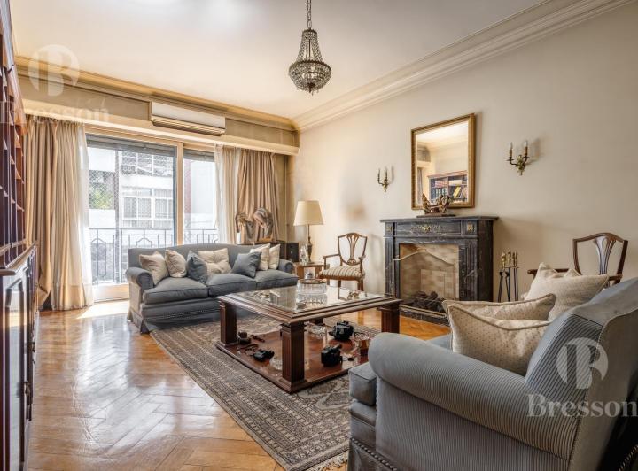 Departamento · 240m² · 8 Ambientes · 1 Cochera