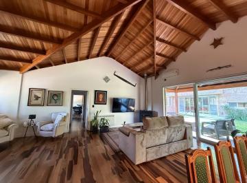 Casa · 260m² · 5 Ambientes · 4 Cocheras · Casa de 3 Dorm. en Alquiler Temporario en Rosario - Fisherton
