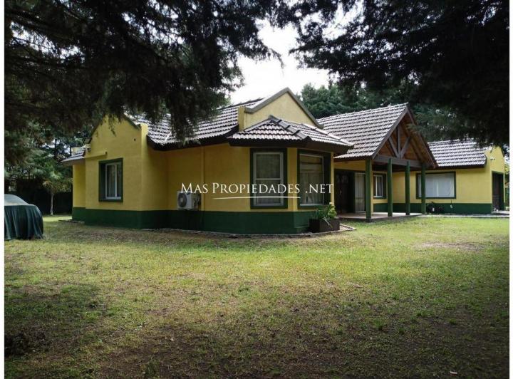 Casa · 202m² · 5 Ambientes · 1 Cochera