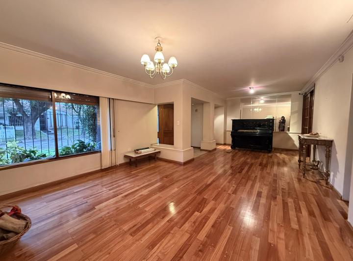 Casa · 307m² · 10 Ambientes · 2 Cocheras