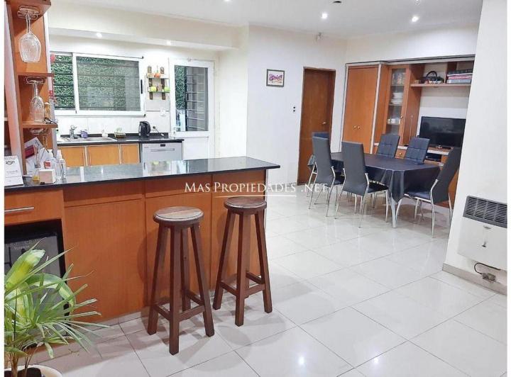 Casa · 185m² · 4 Ambientes · 2 Cocheras
