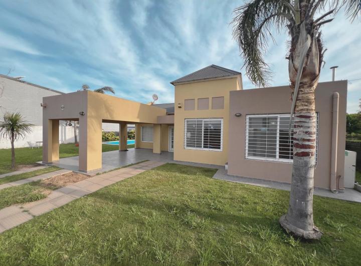 Casa · 90m² · 4 Ambientes · 2 Cocheras