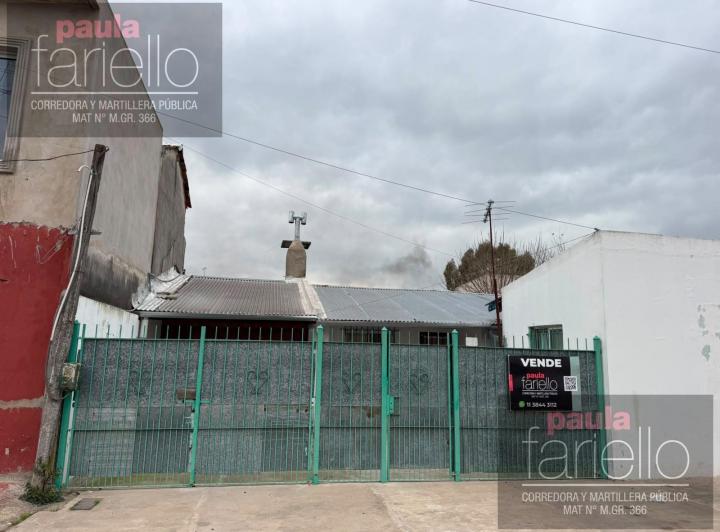Casa · 400m² · 3 Ambientes · 2 Cocheras