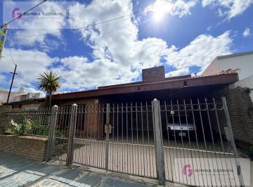 Casa · 275m² · 6 Ambientes · 2 Cocheras · Casa en Venta Calle 61 E/ 139 y 140, Los Hornos