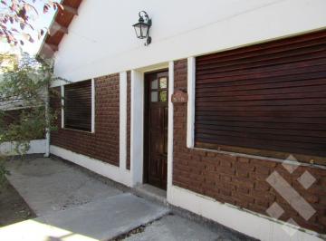 Casa · 340m² · 6 Ambientes · En Venta | Casa de 3 Dorm. Departamento | Fernández Oro