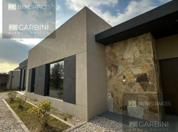Casa · 153m² · 4 Ambientes · 2 Cocheras · Casa en La Elina