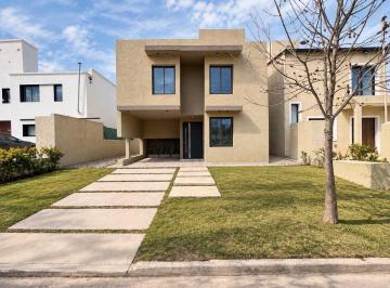 Casa · 150m² · 5 Ambientes · 2 Cocheras · Venta Casa 3 Dor Tejas 4 con Escritorio y Terraza