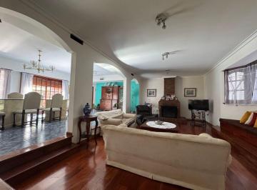 Casa de 5 ambientes, Esteban Echeverría · Chalet de 5 Ambientes de Categoría en Monte Grande