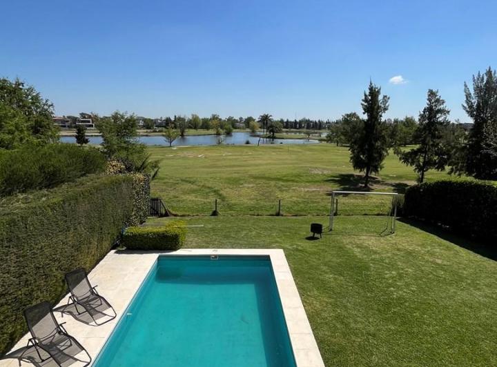 Casa · 230m² · 5 Ambientes
