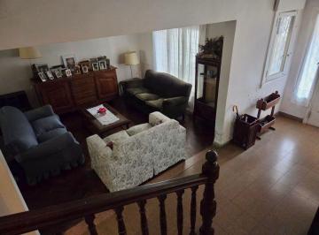 Casa · 224m² · 5 Ambientes · 1 Cochera · Casa 4 Dorm. con Jardin y Cochera en Olivos