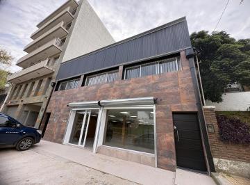 Local comercial · 330m² · 1 Ambiente · 4 Cocheras · Local + Oficinas en Alquileer Zarate