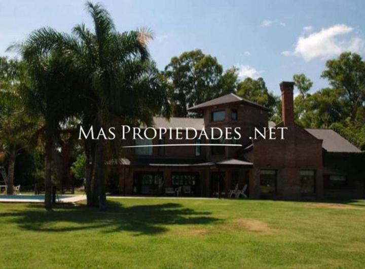 Casa · 370m² · 5 Ambientes · 2 Cocheras