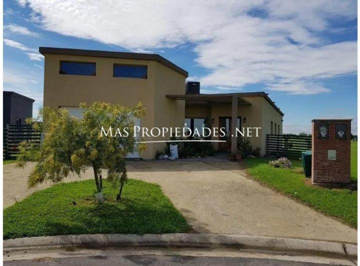Casa · 270m² · 5 Ambientes · 3 Cocheras