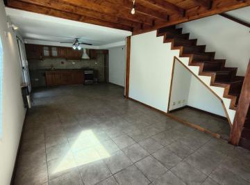 Casa · 65m² · 3 Ambientes · 1 Cochera · Alquiler Chalet Duplex 3 Ambientes en Carapachay