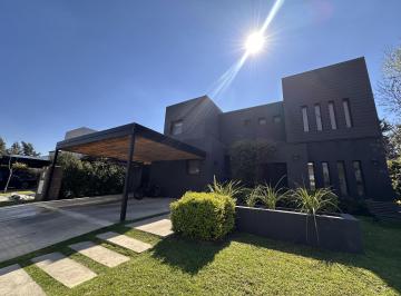 Casa · 232m² · 3 Dormitorios · Enero 2027. Alquiler de Verano. Casa en Barrio Cerrado La Damasia