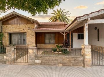 Casa · 130m² · 5 Ambientes · 1 Cochera · Venta Casa 4 Amb - Hurlingham - a Refaccionar - Exc Zona