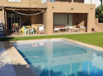 Casa · 220m² · 5 Ambientes · 2 Cocheras · Casa - Santa Barbara