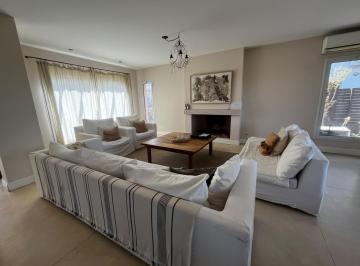Casa · 220m² · 5 Ambientes · 2 Cocheras · Casa Alquiler Temporal Verano 2026 - 2027
