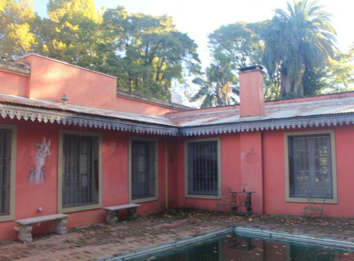 Casa · 381m² · 14 Ambientes · 3 Cocheras