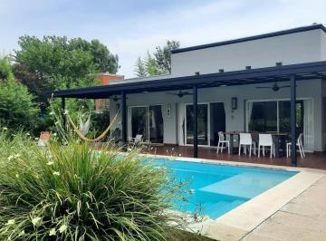 Casa · 150m² · 5 Ambientes · 1 Cochera · Casa en Venta Y/o Alquiler Anual Barrio Nautico Cube