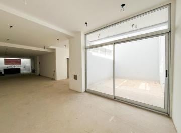 Local comercial · 98m² · Local con Sótano, Patio Semicubierto y Patio Descubierto en Almagro a La Venta