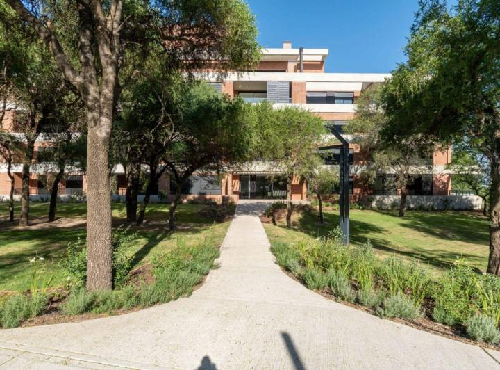 Departamento · 140m² · 4 Ambientes · 1 Cochera