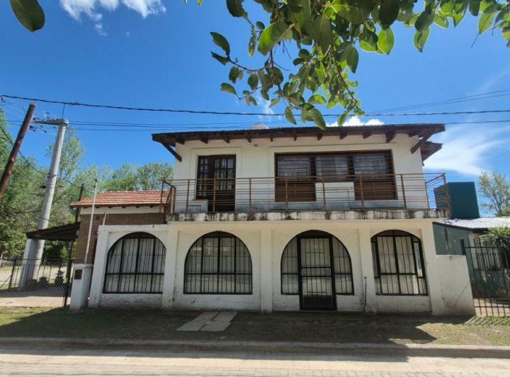 Casa · 120m² · 4 Ambientes · 2 Cocheras