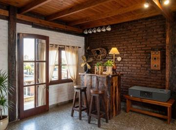 Quinta vacacional · 70m² · 1 Dormitorio · 2 Cocheras · Casa con Pileta Parque, Parrilla, y Altillo
