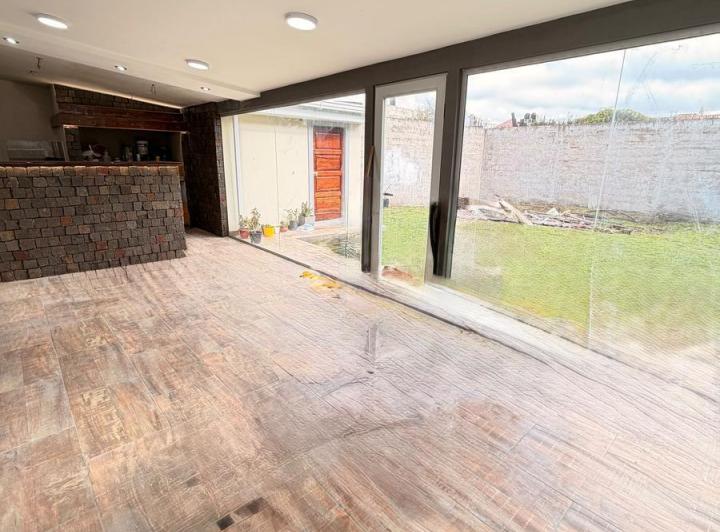 Casa · 174m² · 4 Ambientes · 4 Cocheras