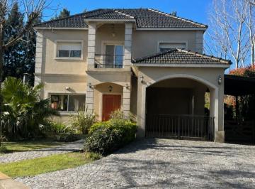 Casa · 205m² · 6 Ambientes · 4 Cocheras · Casa en Venta en Acacias de Hudson Apta Credito