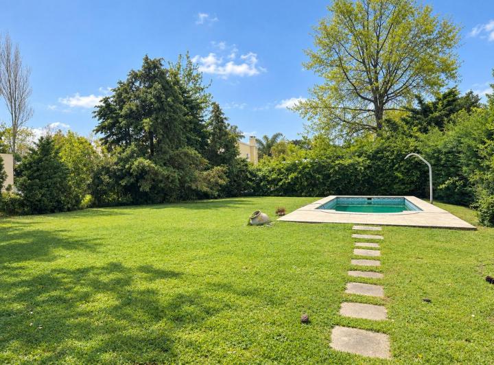 Casa · 180252m² · 4 Ambientes