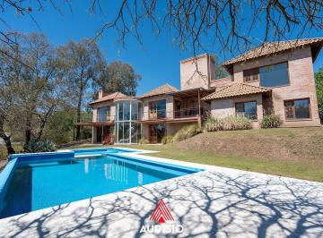 Casa · 618m² · 8 Ambientes · 5 Cocheras · Casa en Las Delicias