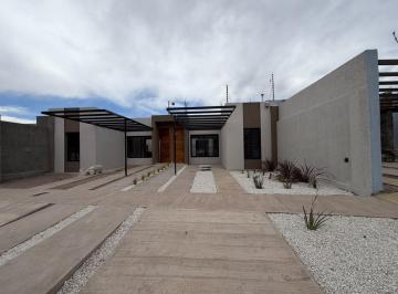 Casa · 90m² · 4 Ambientes · 1 Cochera · Casas en Venta Vista Michelo