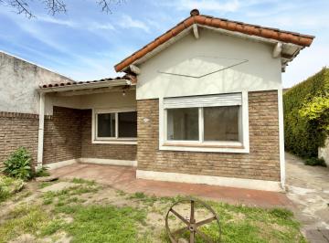 Casa · 68m² · 3 Ambientes · 1 Cochera · Casa en Venta en del Viso | 3 Amb | Jardín Al Frente y Al Fondo
