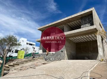 Casa · 280m² · 5 Ambientes · 2 Cocheras · Casa a Estrenar en La Deseada - en Ejecución