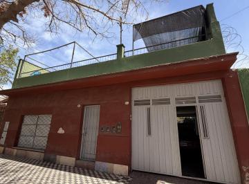 Casa · 318m² · 5 Dormitorios · 2 Cocheras · Casa en Venta en Las Heras