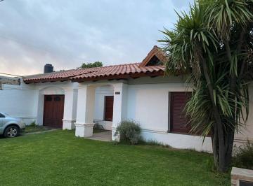 Casa · 249m² · 8 Ambientes · 2 Cocheras · Se Vende Casa 3 Dorm. B m Moreno Villa Maria