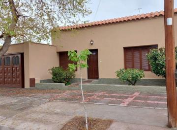 Casa de 4 ambientes, San Francisco del Monte · Casa en Alquiler Godoy Cruz
