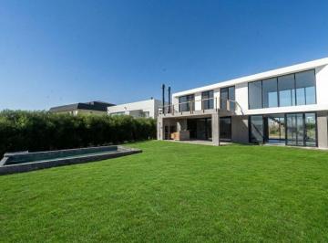 Casa · 250m² · 5 Ambientes · 2 Cocheras · Casa a Estrenar | Fondo a La Laguna | Apto Crédito