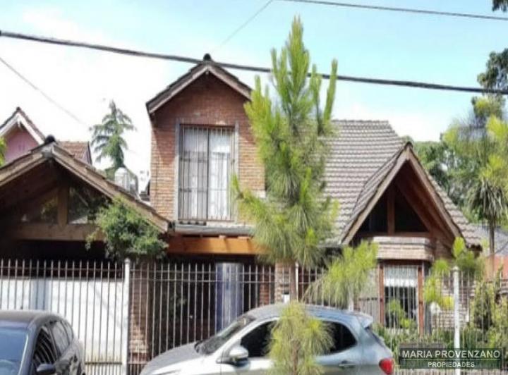 Casa · 198m² · 4 Ambientes · 3 Cocheras