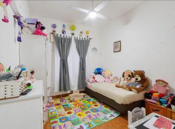 Casa · 104m² · 3 Ambientes · 1 Cochera · Casa 3 Amb. con Jardin y Parrilla en San Justo